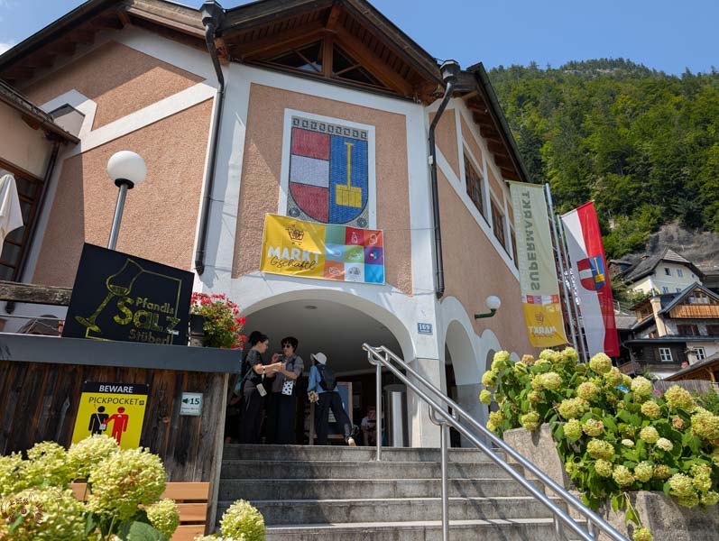 奧地利食記｜Gasthof Weisses Lamm：哈修塔特「唯一」團客接待餐廳，鮭魚餐尚可但服務態度不佳