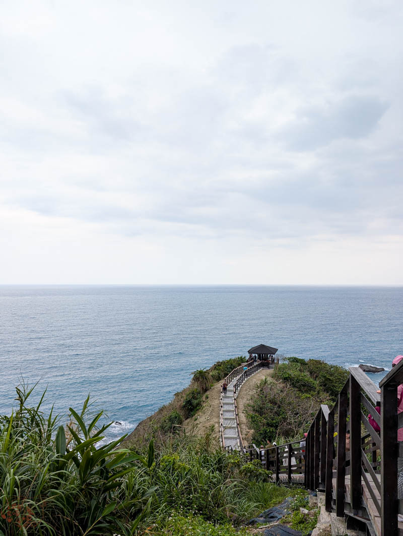 花蓮「大石鼻步道」攻略：15分鐘攻頂遠眺太平洋！停車、難度、交通懶人包