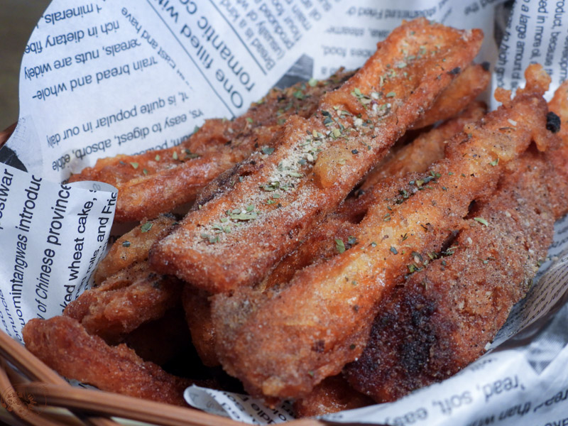 花蓮炸雞天花板「墨墨雞雞」,黑色炸雞有多好吃?帶你一窺這夜間餐酒館 13 花蓮炸雞天花板「墨墨雞雞」,黑色炸雞有多好吃?帶你一窺這夜間餐酒館