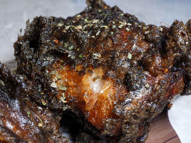 花蓮炸雞天花板「墨墨雞雞」,黑色炸雞有多好吃?帶你一窺這夜間餐酒館 8 花蓮炸雞天花板「墨墨雞雞」,黑色炸雞有多好吃?帶你一窺這夜間餐酒館