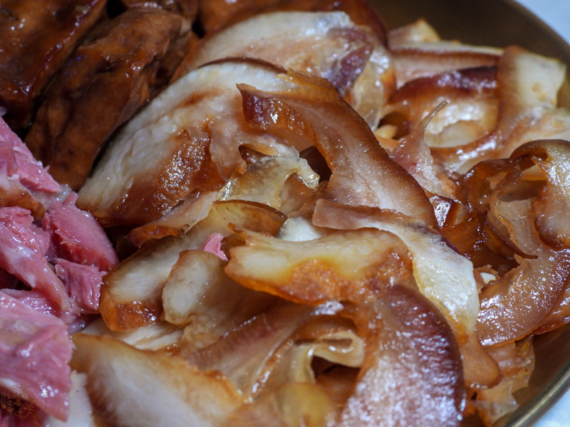 花蓮炸雞天花板「墨墨雞雞」,黑色炸雞有多好吃?帶你一窺這夜間餐酒館 17 花蓮炸雞天花板「墨墨雞雞」,黑色炸雞有多好吃?帶你一窺這夜間餐酒館