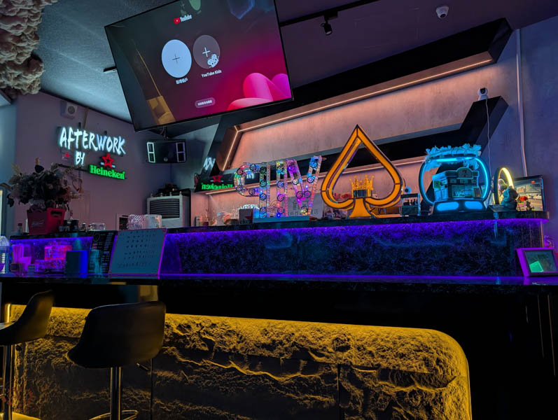 花蓮炸雞天花板「墨墨雞雞」,黑色炸雞有多好吃?帶你一窺這夜間餐酒館 5 花蓮炸雞天花板「墨墨雞雞」,黑色炸雞有多好吃?帶你一窺這夜間餐酒館