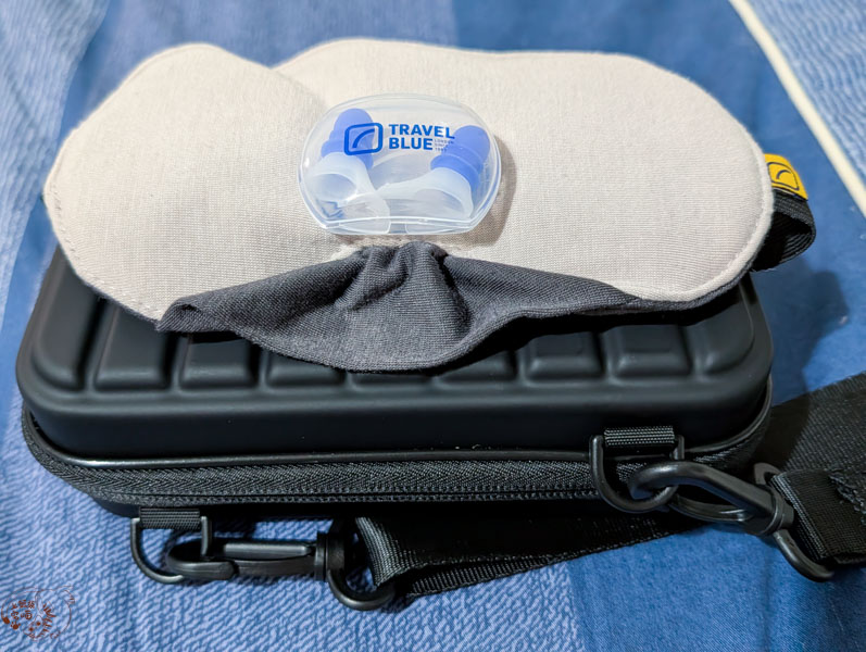 長途旅行怎麼睡?Travel Blue「旅途有型禮盒」開箱:寧靜頸枕好睡嗎?親膚烤漆斜背包使用實測 7 長途旅行怎麼睡?Travel Blue「旅途有型禮盒」開箱:寧靜頸枕好睡嗎?親膚烤漆斜背包使用實測