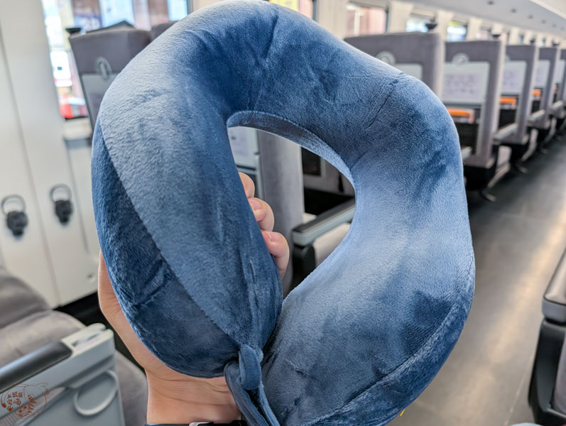 長途旅行怎麼睡?Travel Blue「旅途有型禮盒」開箱:寧靜頸枕好睡嗎?親膚烤漆斜背包使用實測 8 長途旅行怎麼睡?Travel Blue「旅途有型禮盒」開箱:寧靜頸枕好睡嗎?親膚烤漆斜背包使用實測