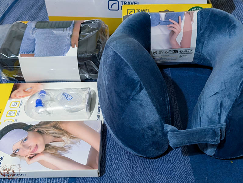 長途旅行怎麼睡?Travel Blue「旅途有型禮盒」開箱:寧靜頸枕好睡嗎?親膚烤漆斜背包使用實測 2 長途旅行怎麼睡?Travel Blue「旅途有型禮盒」開箱:寧靜頸枕好睡嗎?親膚烤漆斜背包使用實測