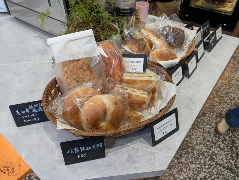 【礁溪咖啡廳】MASLOW 礁溪店:車站步行3分鐘高雅休憩點!開心果流心巴斯克好吃到犯規 9 【礁溪咖啡廳】MASLOW 礁溪店:車站步行3分鐘高雅休憩點!開心果流心巴斯克好吃到犯規