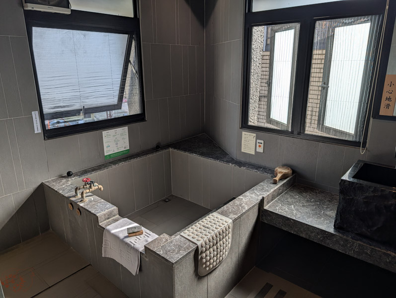 【礁溪溫泉】蔥澡 Hot Spring Onion｜邊緣人救星！少數開放「單人泡湯」的文青湯屋