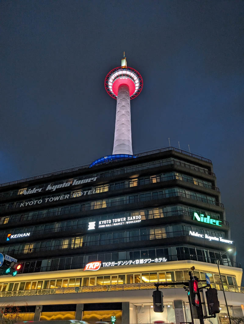 【京都景點】京都塔值得花錢上去嗎？實際體驗評價：視野受限、設施老舊？買票前必看的避雷分析