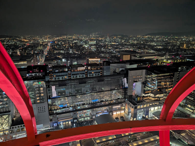 【京都景點】京都塔值得花錢上去嗎？實際體驗評價：視野受限、設施老舊？買票前必看的避雷分析