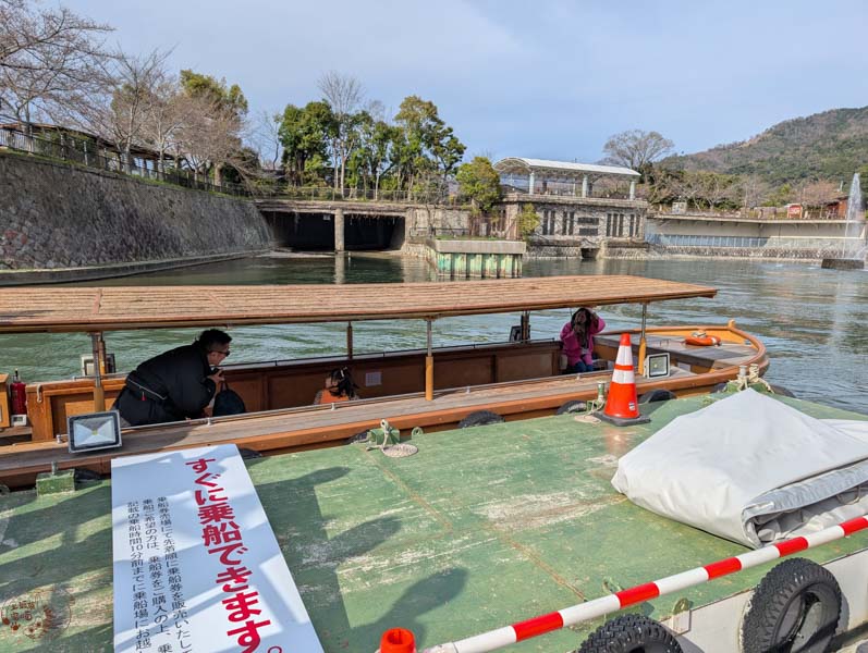【京都賞櫻】岡崎疏水十石舟攻略：沒櫻花也值得搭嗎？線上預約與搶票心得