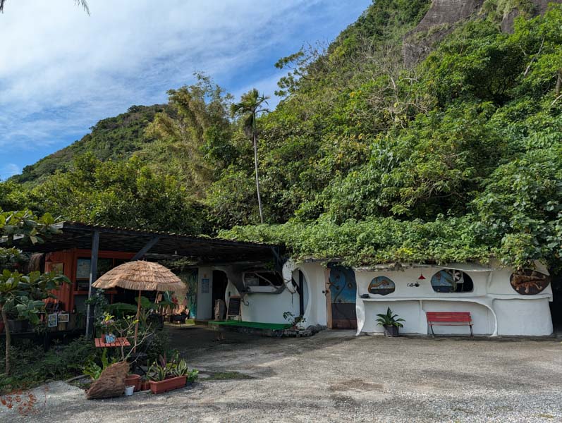 【花蓮豐濱美食】項鍊海岸工作室|不只月牙鞦韆!擁抱石梯坪無敵海景,必嚐原住民風味料理 1 【花蓮豐濱美食】項鍊海岸工作室|不只月牙鞦韆!擁抱石梯坪無敵海景,必嚐原住民風味料理