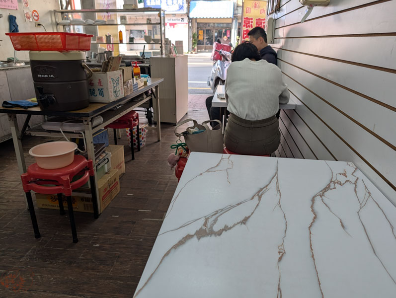 嘉義銅板小吃推薦|潘府小吃店-冰涼肉圓淋上美乃滋,貢丸湯還只要15元! 2 嘉義銅板小吃推薦|潘府小吃店-冰涼肉圓淋上美乃滋,貢丸湯還只要15元!