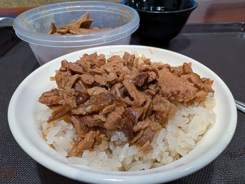 【嘉義小吃推薦】阿岸米糕｜超Q彈米糕x免費柴魚湯，便宜好吃在地人都推