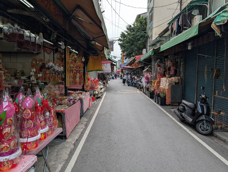 走進嘉義人的灶腳：嘉義市東公有零售市場懷舊美食之旅，一品檜木香與百年傳統風範