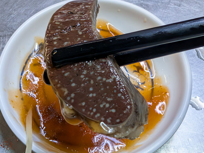 【嘉義東市場美食】蔡家本產羊肉｜傳承三代的溫潤滋味，內行人才懂點的羊雜湯