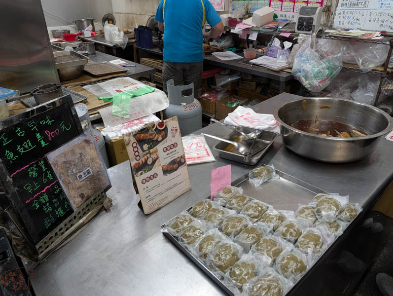 【嘉義東市場美食】阿富網絲肉捲-古早味豬網油現炸誘惑!超好吃的巨無霸肉捲 2 【嘉義東市場美食】阿富網絲肉捲-古早味豬網油現炸誘惑!超好吃的巨無霸肉捲