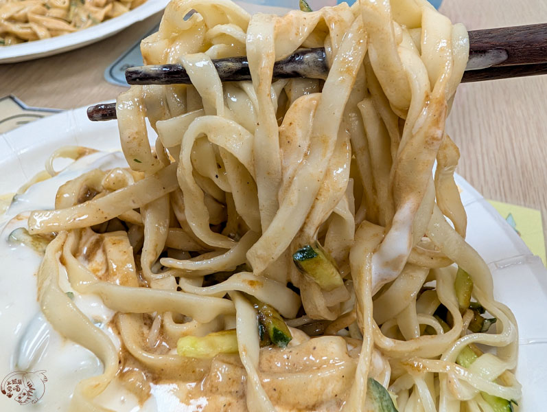 嘉義涼麵吃哪家?「公園老店涼麵」淋上白醋醬汁超獨特,在地人從小吃到大的經典滋味 5 嘉義涼麵吃哪家?「公園老店涼麵」淋上白醋醬汁超獨特,在地人從小吃到大的經典滋味