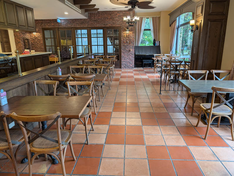 【花蓮景點】新光兆豐休閒農場好玩嗎？門票、交通、必逛區域總整理！來看樹懶、狐獴、乳牛等動物