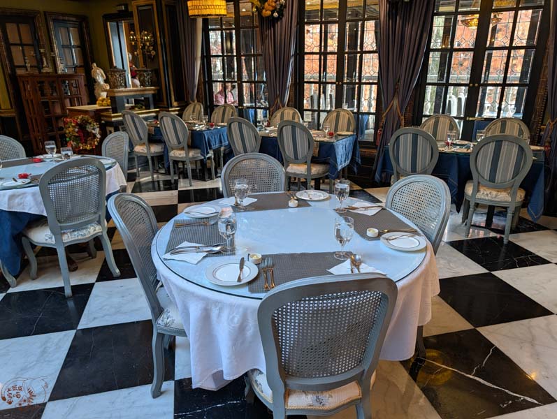 南投美食｜清境老英格蘭維吉諾餐廳：歐式建築裡品嚐香料燉羊膝，享受一流服務與華美環境