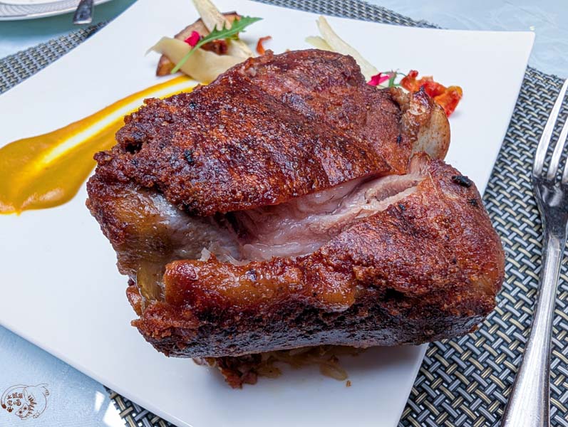 南投美食｜清境老英格蘭維吉諾餐廳：歐式建築裡品嚐香料燉羊膝，享受一流服務與華美環境