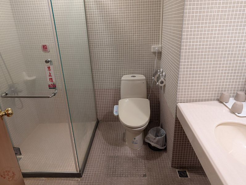 【南投杉林溪住宿】杉林溪森林生態渡假園區大飯店｜開箱懷舊風和式六人房，平價住進森林遊樂區