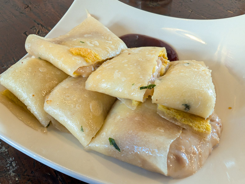 【花蓮早餐】時光旅人：在地人激推鮪魚蛋餅、總匯三明治，花崗山上的活力早點！