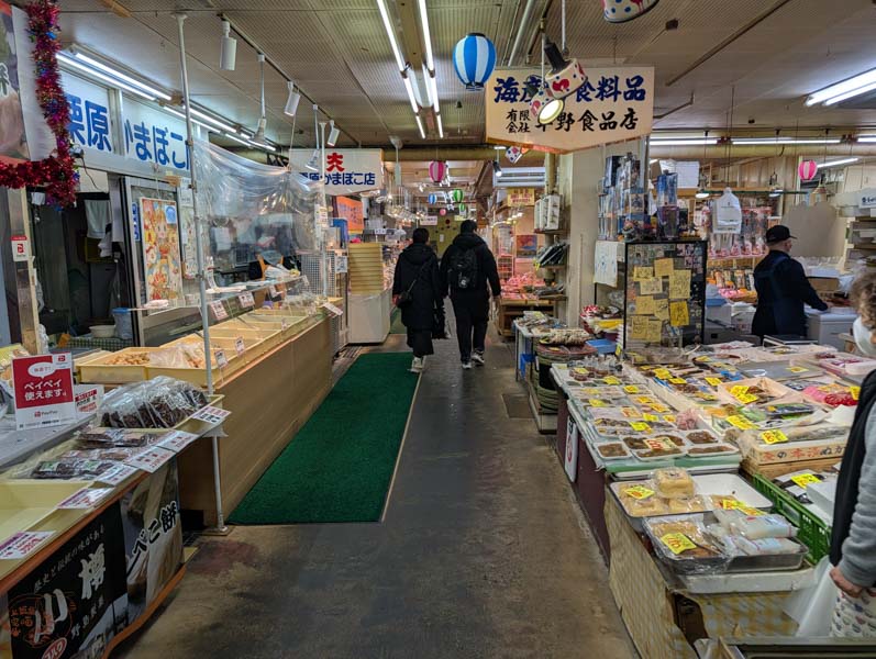 【小樽景點】南樽市場|現買現吃的北海道海鮮,毛蟹、海膽及生魚片實惠入口 3 【小樽景點】南樽市場|現買現吃的北海道海鮮,毛蟹、海膽及生魚片實惠入口