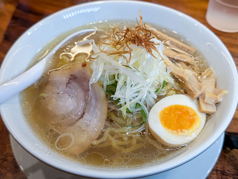 【北海道拉麵】麵屋雪風-薄野本店｜到了札幌必吃的拉麵，濃郁中帶清甜的特製湯頭