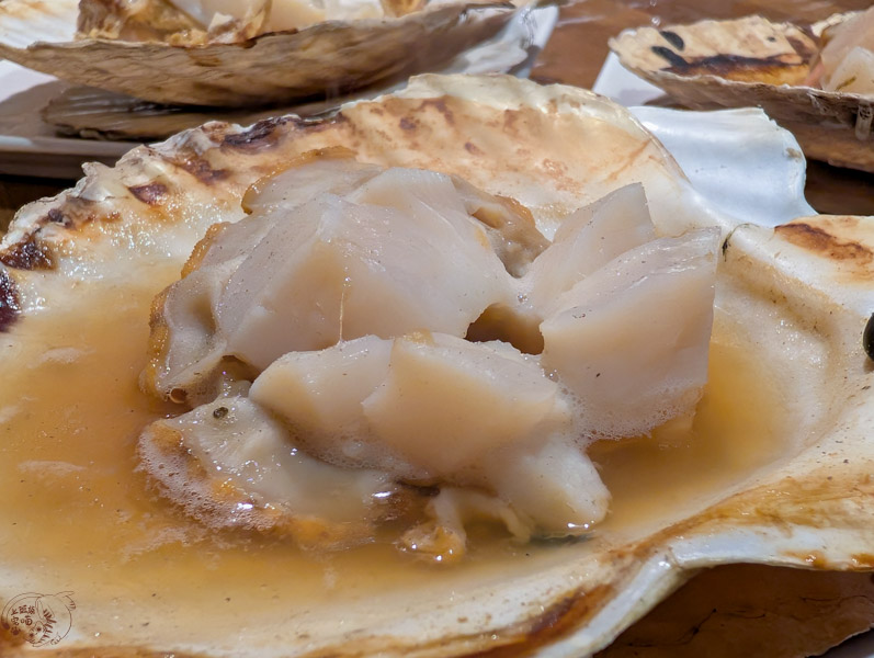 登別溫泉晚餐吃什麼？來「溫泉市場」吃鮮美海鮮丼與活跳烤物拔