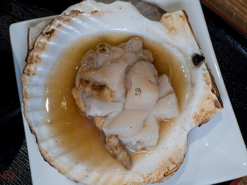 登別溫泉晚餐吃什麼？來「溫泉市場」吃鮮美海鮮丼與活跳烤物拔