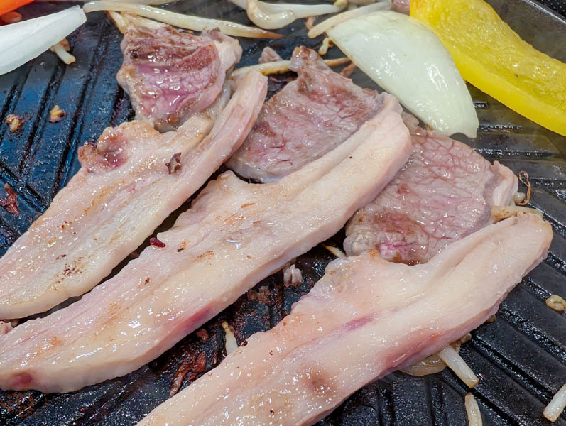 【北海道美食】Sapporo Garden Grill｜羊肉控必訪！札幌啤酒園內一次品嚐5種部位的羊肉