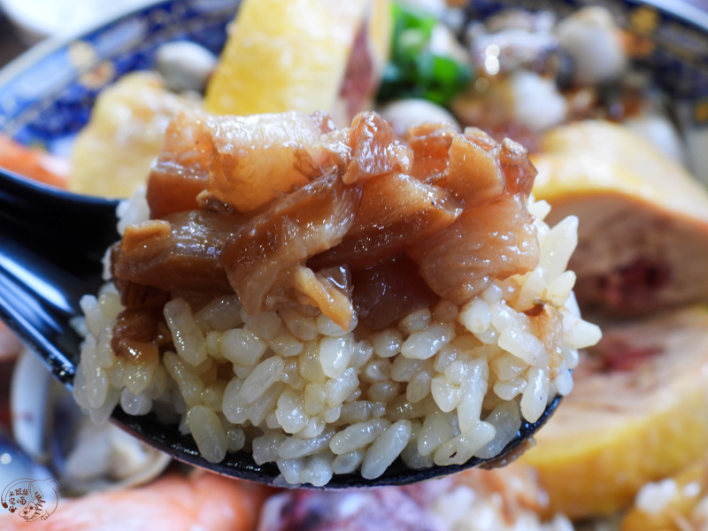 【花蓮美食】招弟大飯店｜豪氣豐盛的添丁霸王雞飯，花蓮必吃美味土雞肉