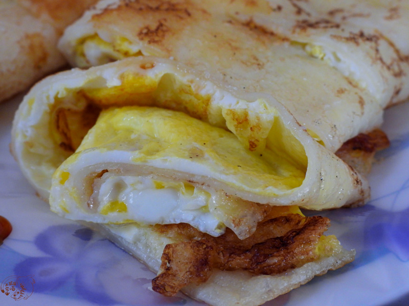 【花蓮吉安美食】北昌黃金鍋貼早餐店｜在地人甘願排隊的超人氣早餐！巨無霸鍋貼與極軟嫩蛋餅
