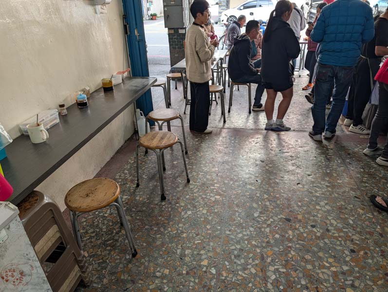 【花蓮吉安美食】北昌黃金鍋貼早餐店｜在地人甘願排隊的超人氣早餐！巨無霸鍋貼與極軟嫩蛋餅