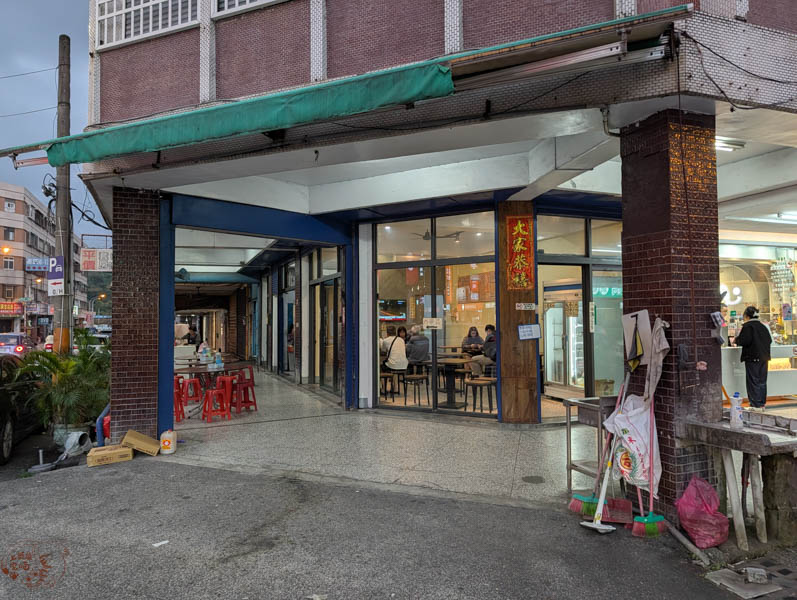 【花蓮小吃】國聯轉角小吃店｜只有在地人知道的無名小店，炒麵跟熱炒都