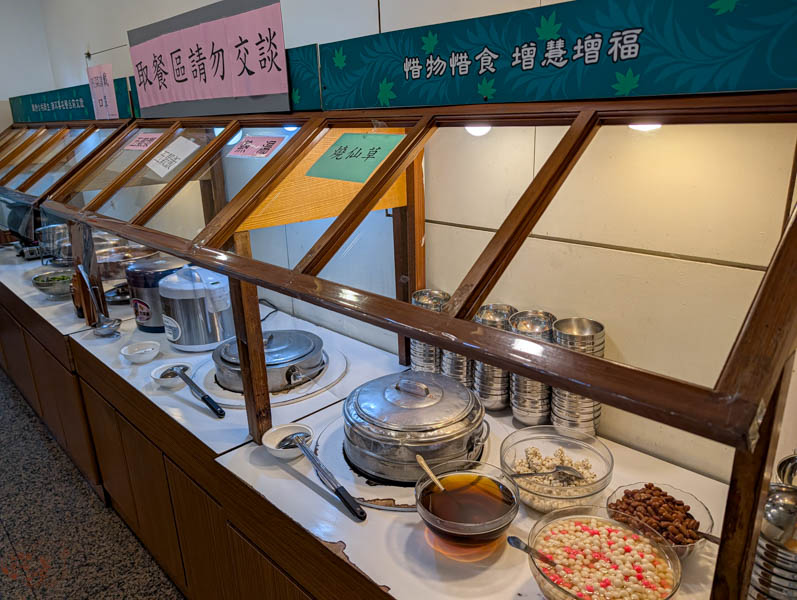 【花蓮素食吃到飽】常春藤素食｜破盤價299元！在地飄香數十年的佛心蔬食Buffet