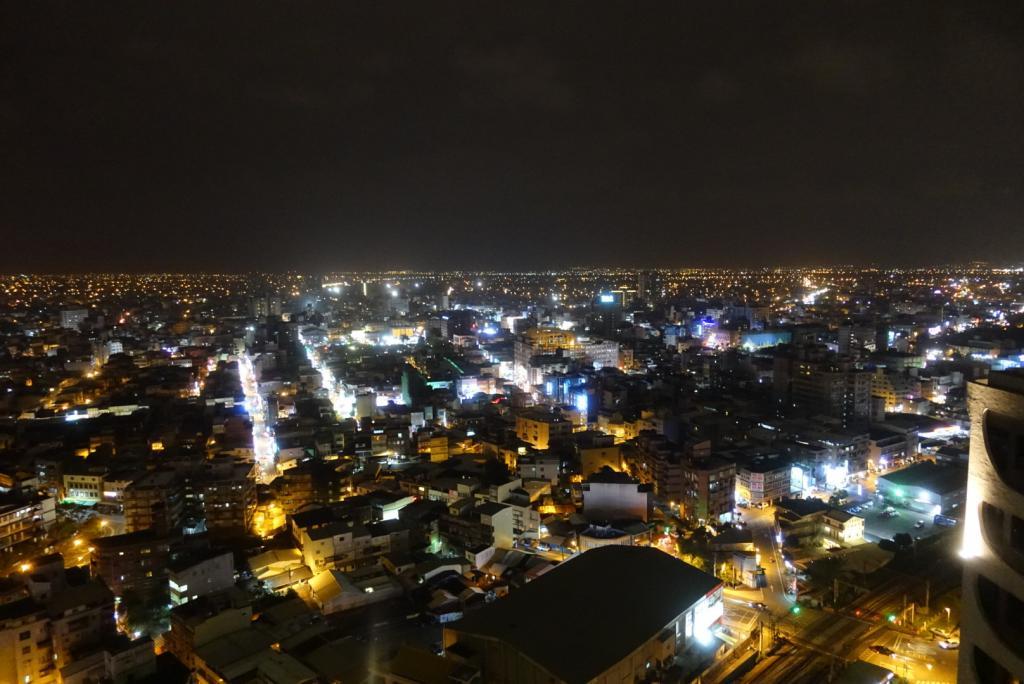 【宜蘭羅東】村卻The Roof190星空酒吧｜俯視整個宜蘭的無敵夜景，夜色美的令人忘卻時間流逝