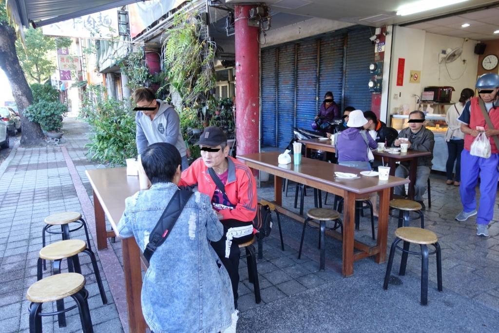 【花蓮市區】府前食坊｜蔥油蛋餅酥脆好吃，還有超美味焗烤南瓜｜美崙超人氣老店