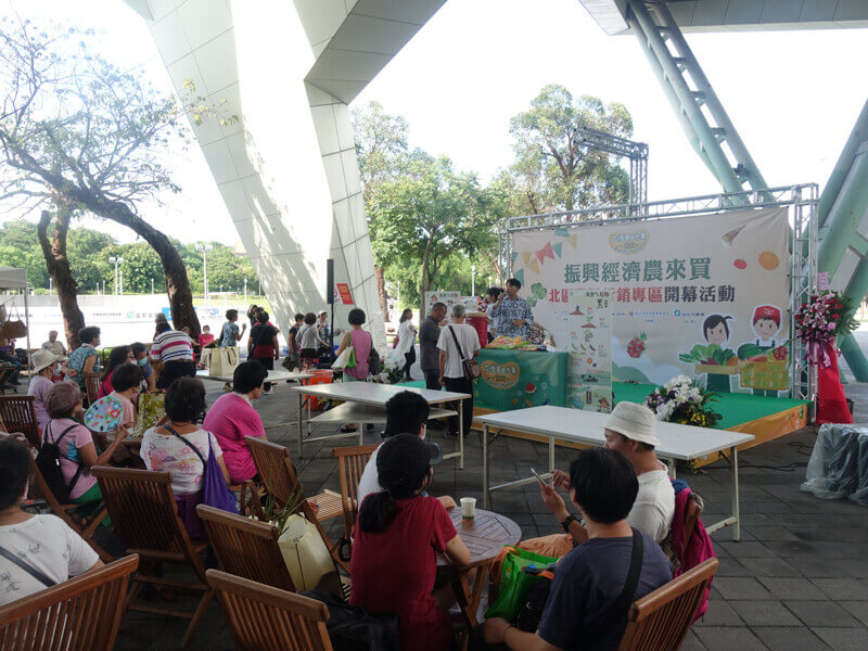 【台北活動】花博農民市集｜小農產地直銷的假日市集，悠悠哉哉逛個農特產