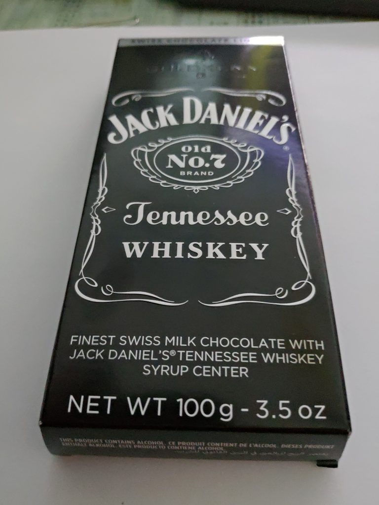 【開箱試吃】<strong>瑞士金磚JACK DANIELS威士忌酒糖巧克力</strong>｜包裹著火熱酒心的甜蜜巧克力