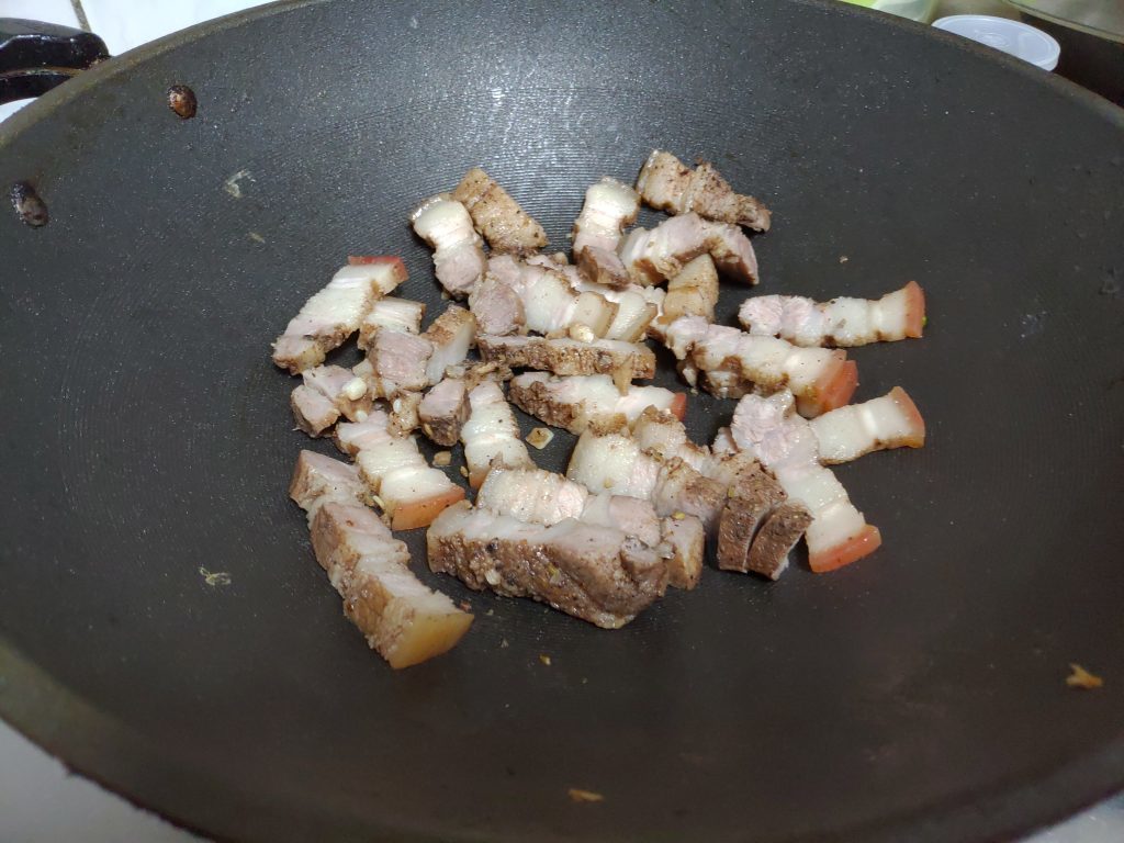 【食譜】炒鹹豬肉｜炒起來簡單又健康不重鹹