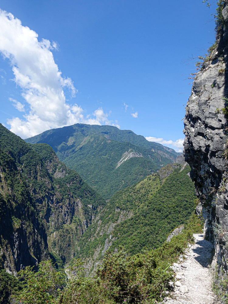 【花蓮秀林】錐麓古道｜眺望壯麗山巒與深邃縱谷，走入自然祕境與山林共景