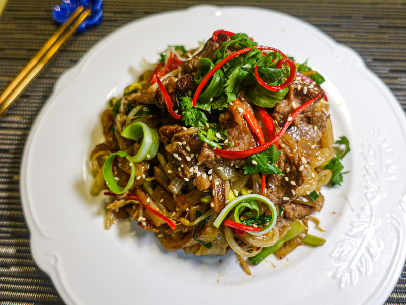 【食譜】乾炒牛河｜在家也能做出港式茶餐廳菜色，嫩軟牛肉片與香炒河粉