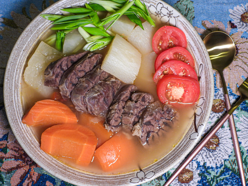 【食譜】馬告清燉牛肉湯｜濃郁馬告香氣伴隨軟嫩牛肉，鮮甜湯頭一點也不難做