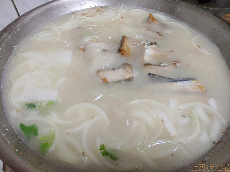 【食譜】牛奶魚湯｜奶白色的鮮美魚湯，簡單好喝又富含鈣質