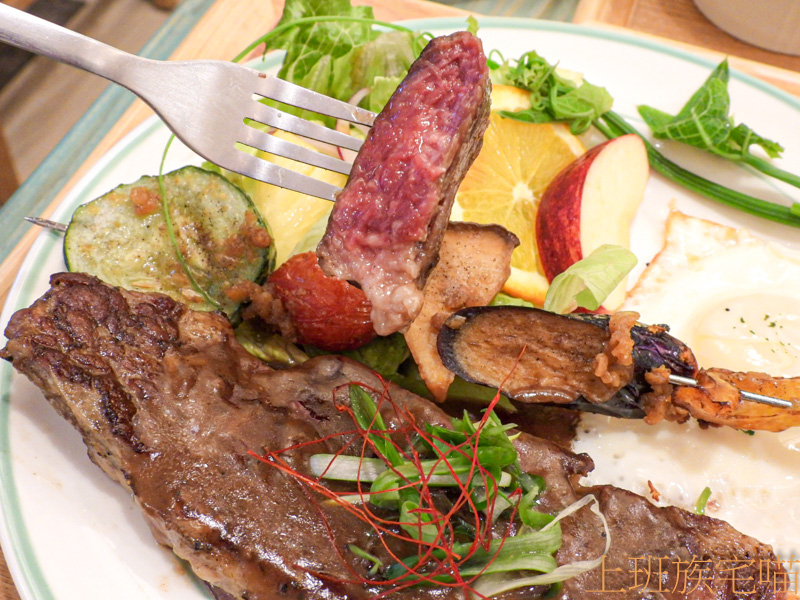 【花蓮市區】吃肉時候｜肉食動物最愛的爐烤牛排，漢堡排與串烤蔬菜都不可錯過｜義大利麵｜簡餐