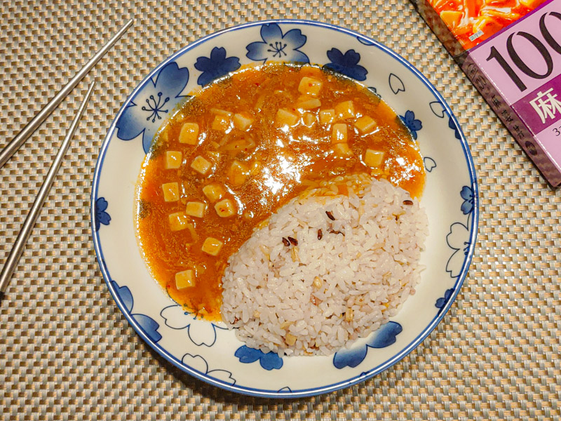 【開箱試吃】輕食主義-麻婆丼｜日本進口調理包，原來麻婆豆腐是甜的