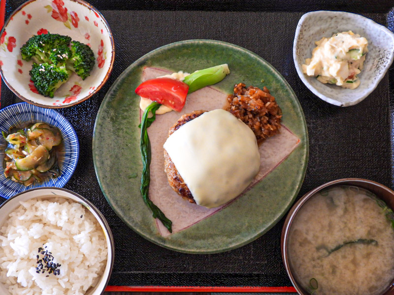 【花蓮市區】神田屋日式家庭料理｜美味多汁漢堡排定食，平價溫馨的日本小食堂