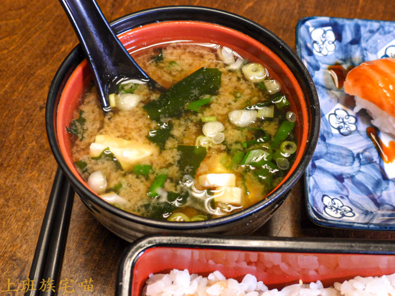 【花蓮市區】魚豐日式小吃｜肥嫩軟綿的美味鰻魚飯，便宜飽足生魚片握壽司