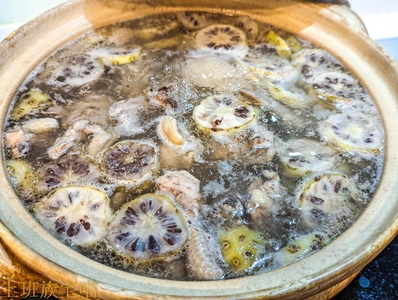 諾麗果燉雞湯